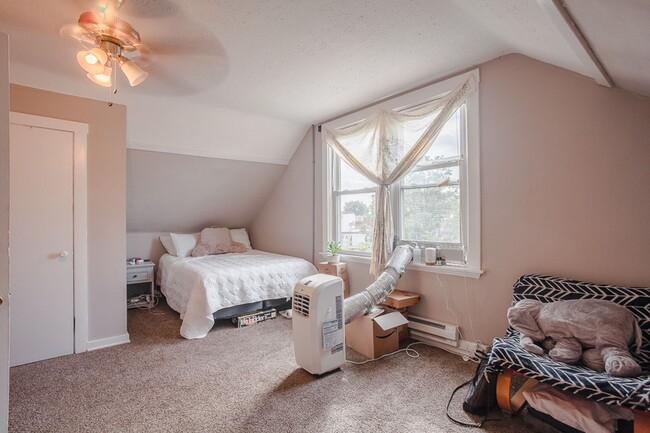 Building Photo - Updated XU Student Rental House