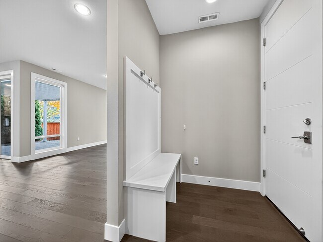 Building Photo - 2821 Garden Ave N