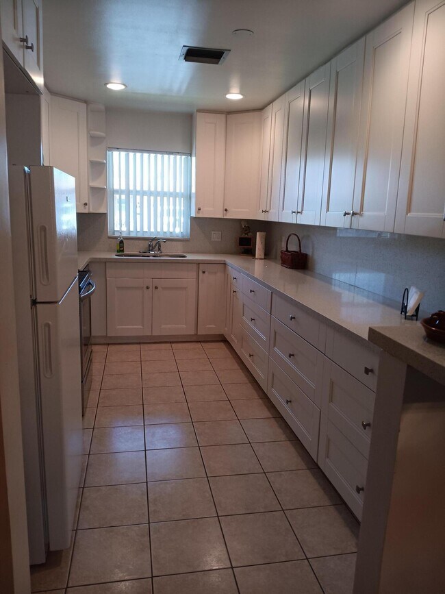 Building Photo - 5730 Fernley Dr E