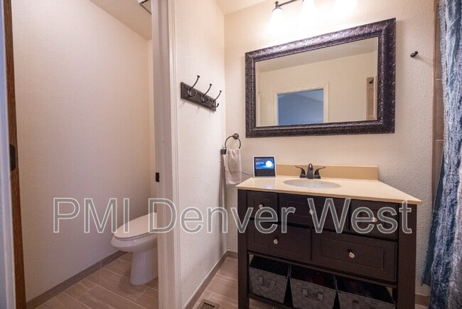 Building Photo - 16821 E Hialeah Ave