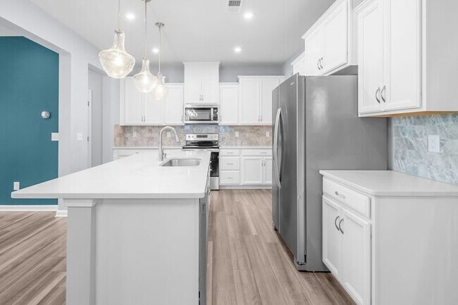 Building Photo - Modern Comfort, Effortless Living & Unbeatable Convenience in Northfield Crossing 3BR/2.5BA, 2 Ca...