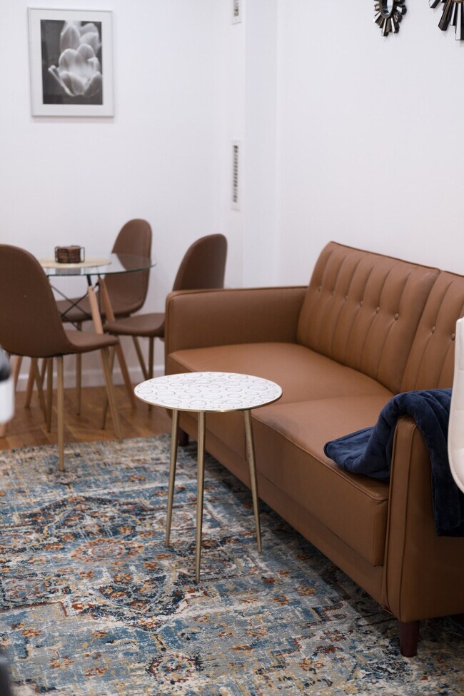 Building Photo - 301 E 104th St