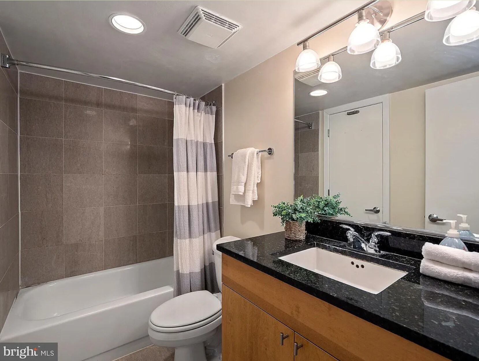 Bathroom - 7500 Woodmont Ave