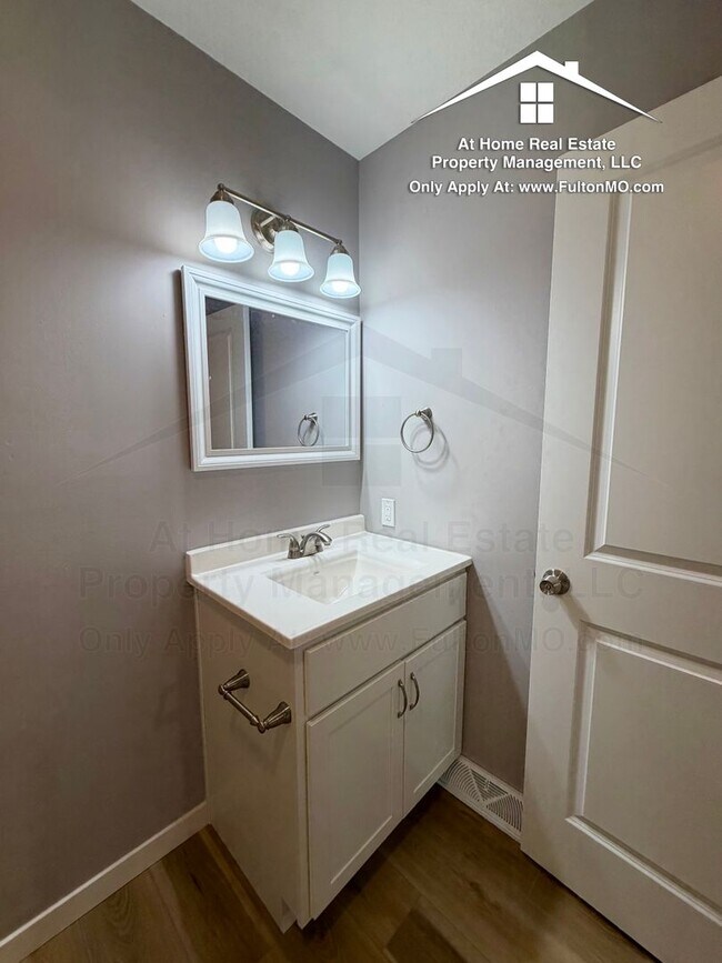 Building Photo - 2717 Mayflower Dr