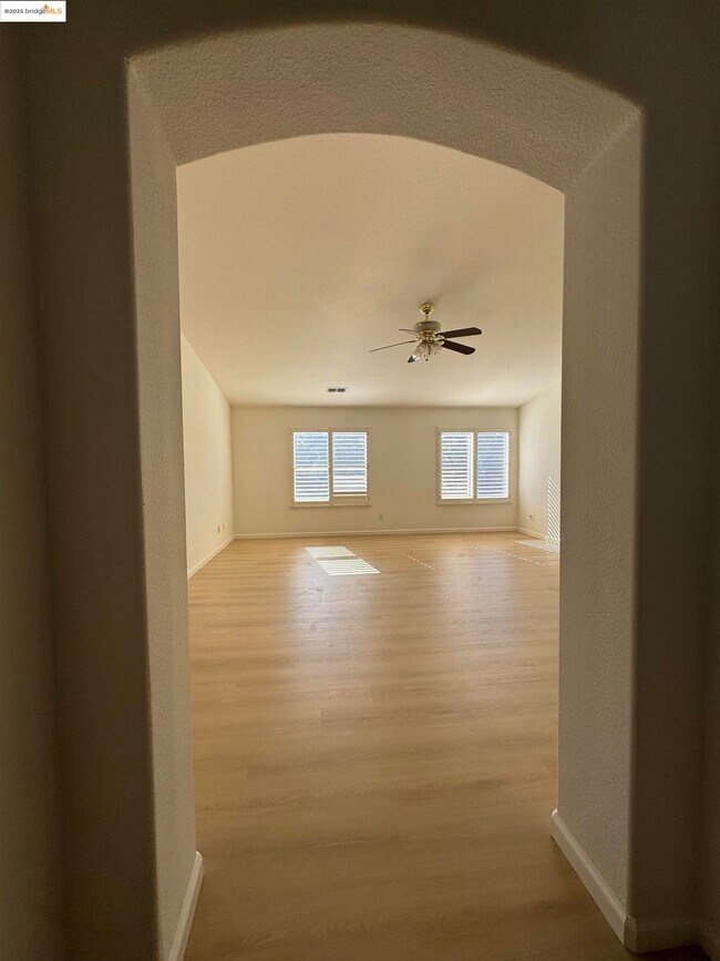 Building Photo - 4558 Mirror Ct