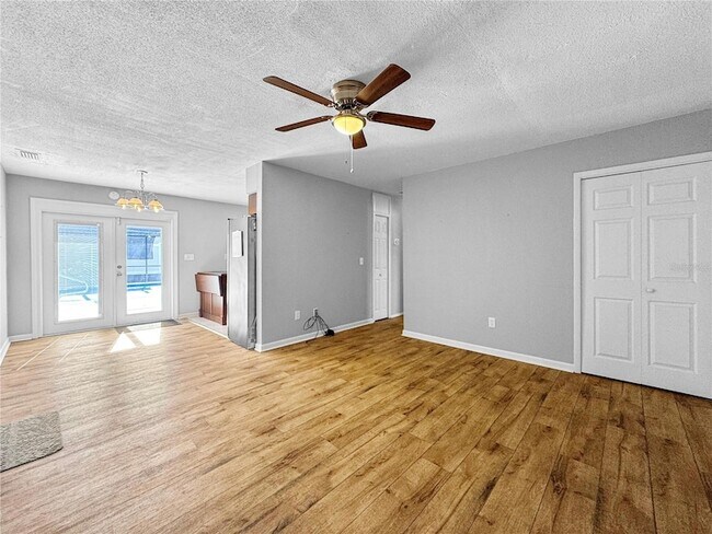 Building Photo - 1003 County Rd 17A W