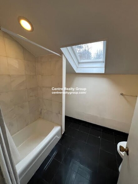 Building Photo - 184 Austin St