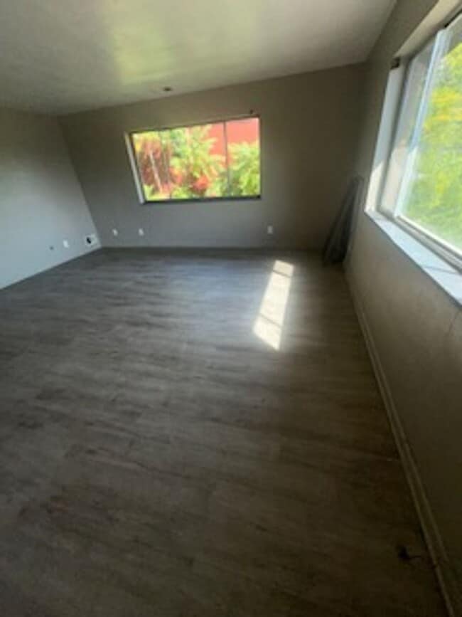 Building Photo - 623 Clifton Dr