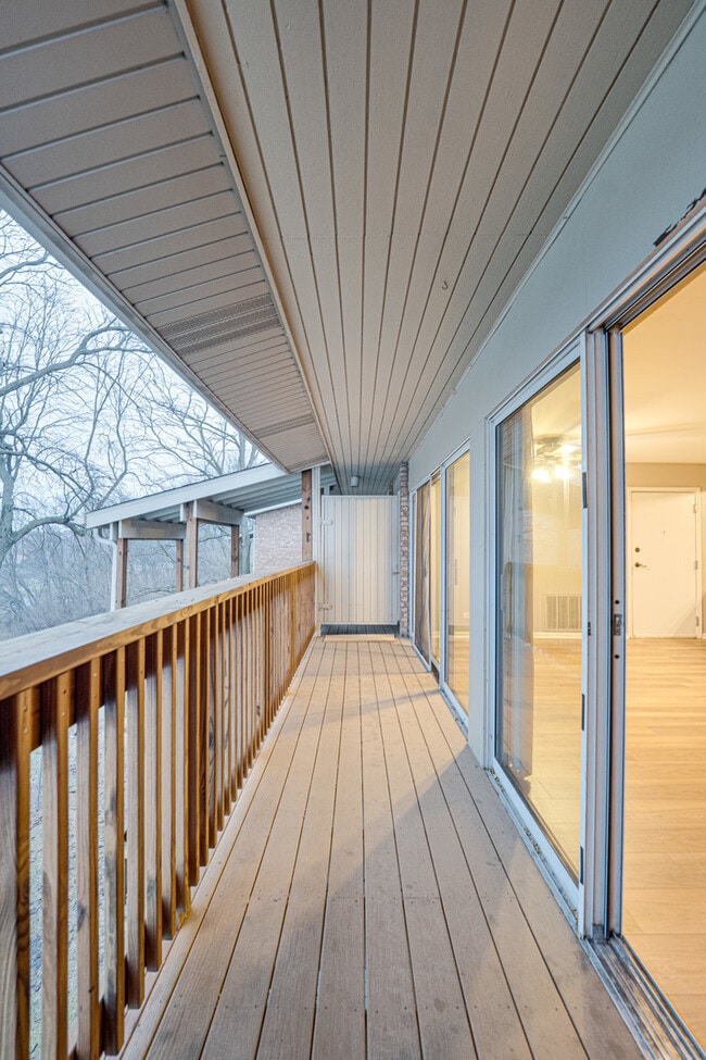 Building Photo - 5801 Oakwood Dr