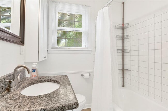 Building Photo - 331 Azalea Cir W