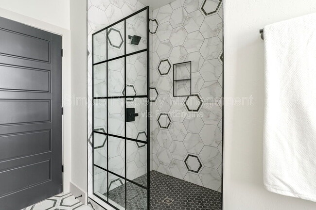 Building Photo - 1801 NW 39th St