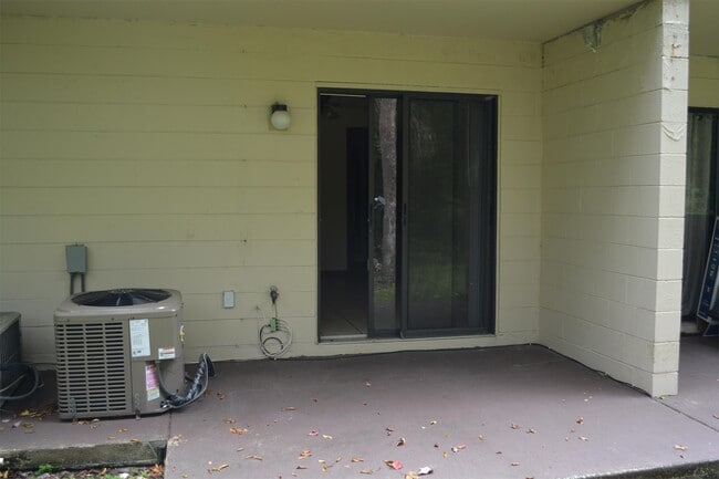 Building Photo - 1662 Spring Garden Ct