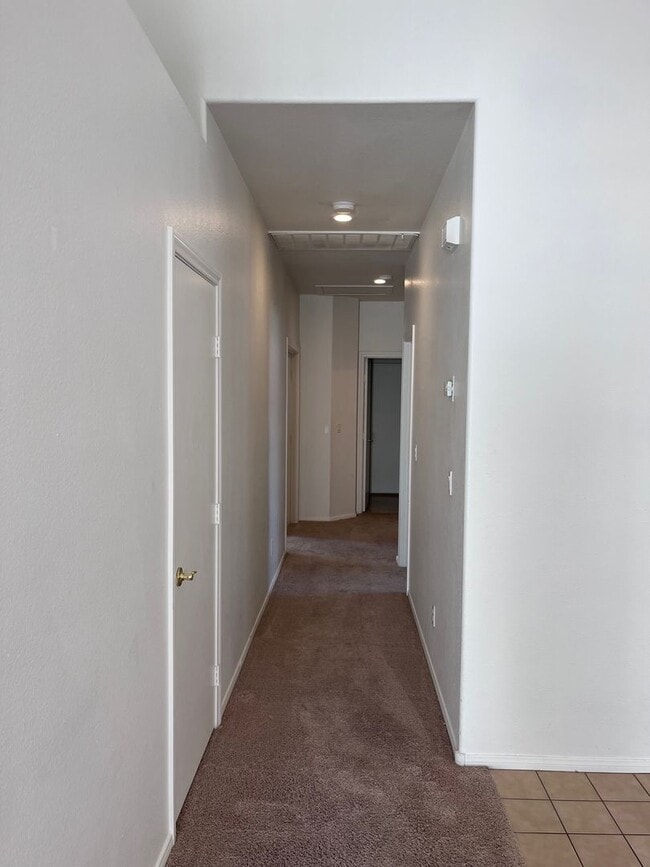 Building Photo - Single Story - 2 bedroom (Gated)