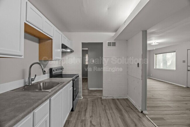 Building Photo - 10769 Spring Garden Dr