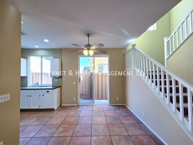 Building Photo - 2931 N Santa Fe Pl