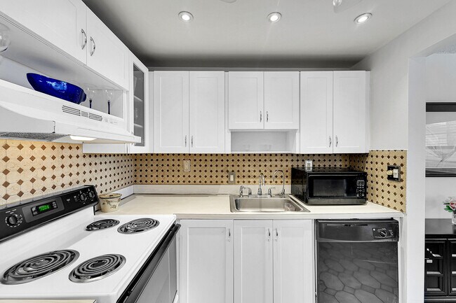 Building Photo - 407 Piedmont I