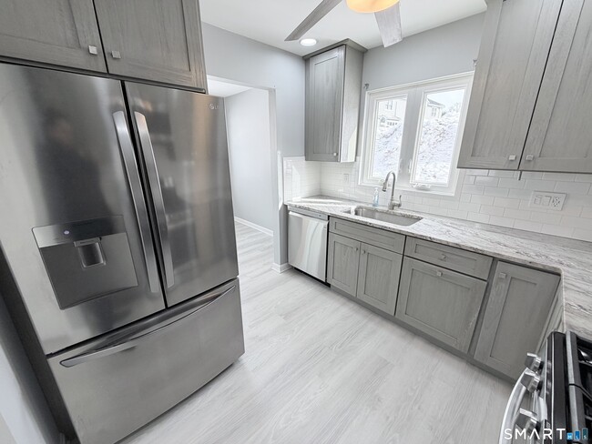 Building Photo - 43 Southwind Ln