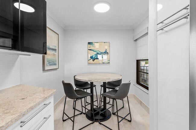 Building Photo - 14 Royal Palm Way