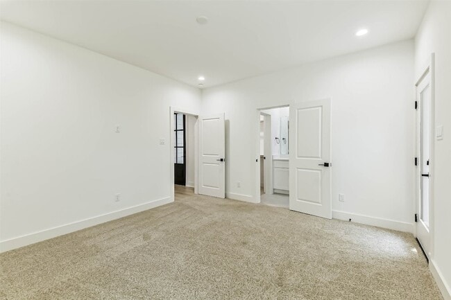 Building Photo - 5703 Balbo St