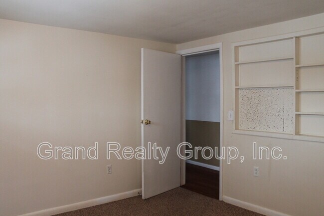 Building Photo - 880 Ferndale St