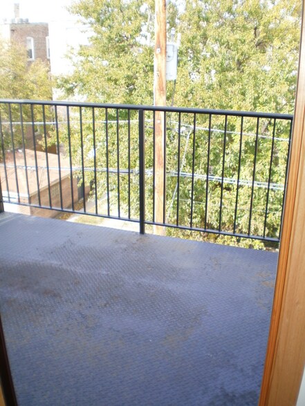 Building Photo - 1538 E 65th Pl
