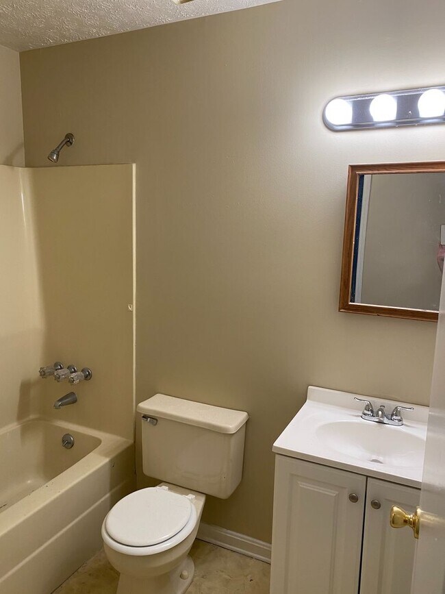 Building Photo - 6616 Burlwood Dr