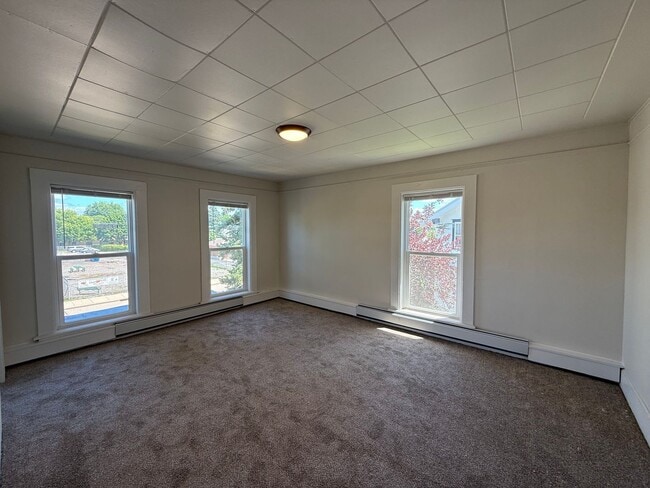 Building Photo - 5 Bed 2 Bath Single Family Home- Shawano Wi