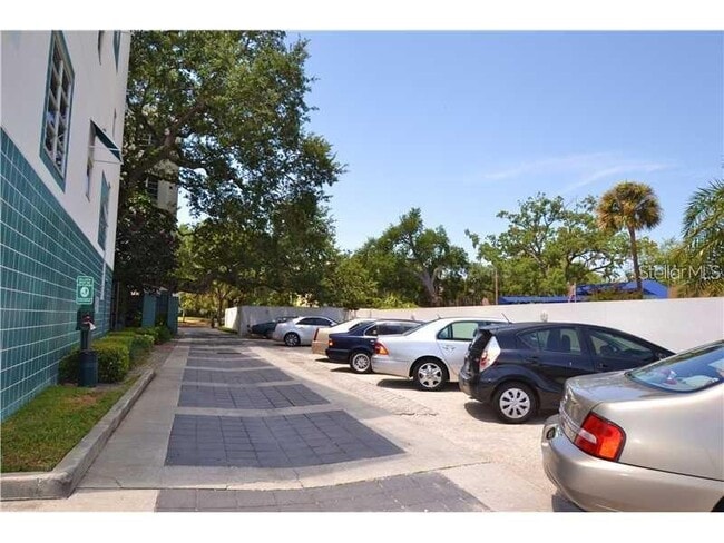Building Photo - 4950 Bayshore Blvd