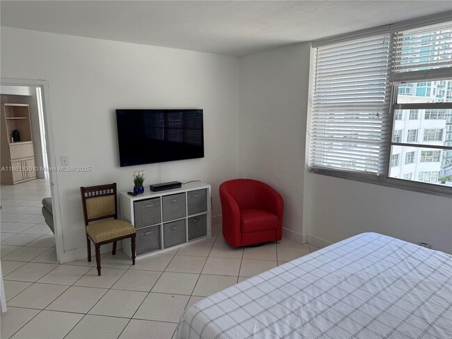 Building Photo - 801 Brickell Bay Dr