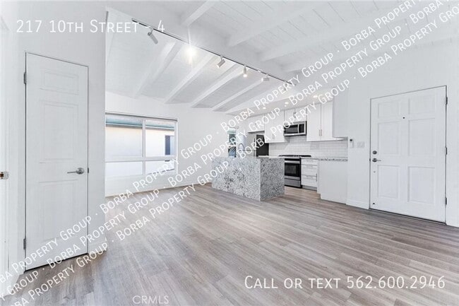 Building Photo - 217 10th St