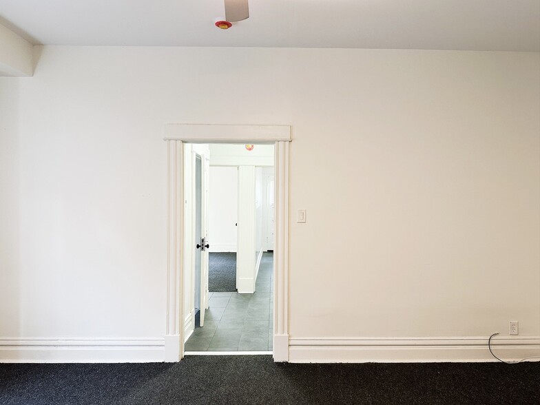 Building Photo - 4167 Botanical Ave