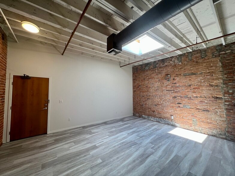 Building Photo - 215 S 4th Ave