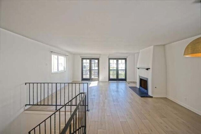 Building Photo - Hill Section 3BD Home with Large Backyard & Renovated Quartz Kitchen
