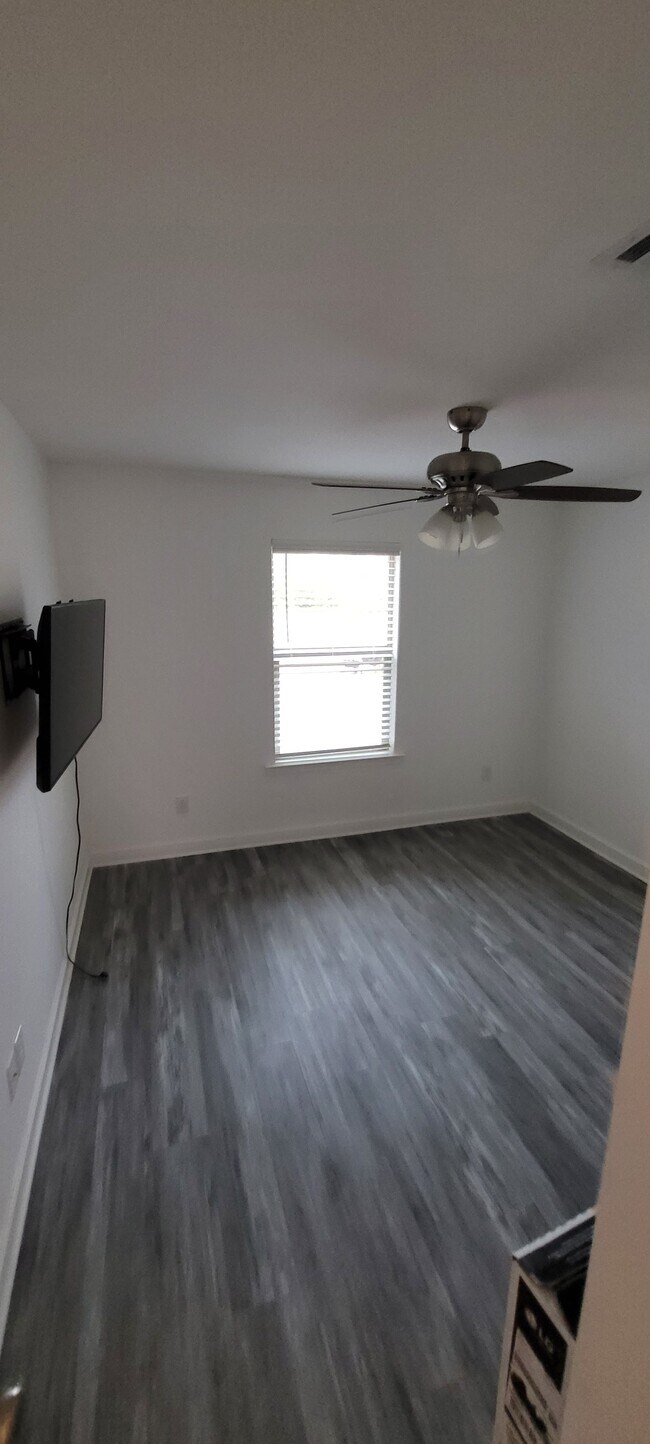 Building Photo - 45 Buena Vis Dr