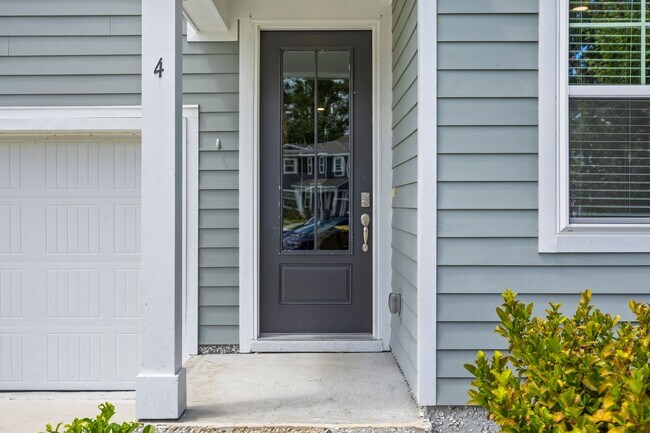 Building Photo - 4 Bedrooms Plus an Office on Cul De Sac