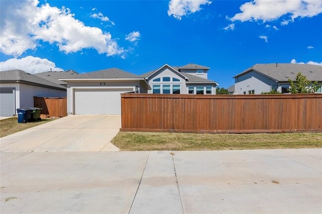 Building Photo - 3020 Sage Ranch Dr