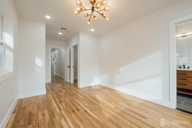 Building Photo - 90 Hollywood Ave