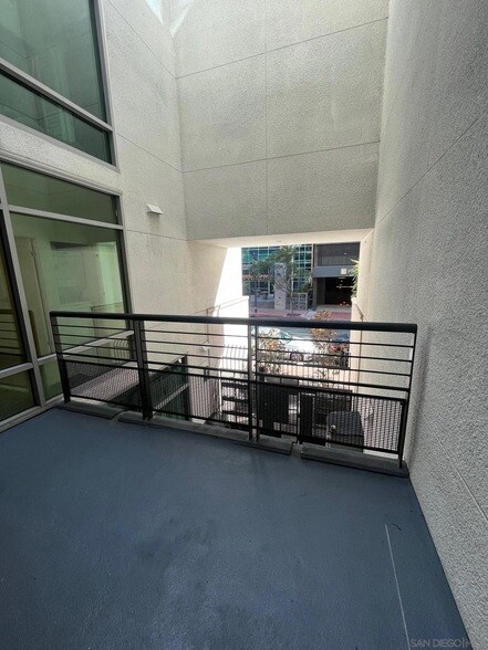 Building Photo - 425 W Beech St