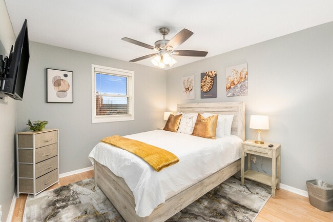 Building Photo - 1212 Johnston Dr