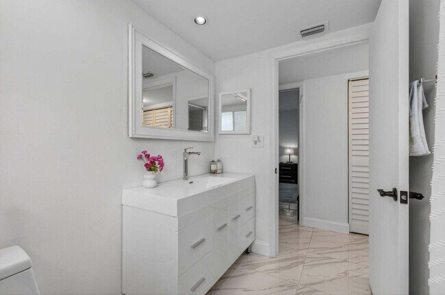 Building Photo - 15108 Ashland Dr