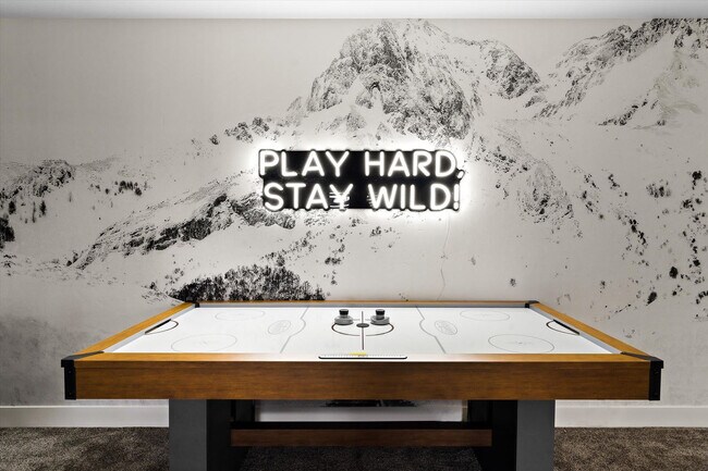 Building Photo - 323 Deer Creek Rd