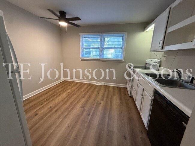 Building Photo - Charming 2 Bedroom Home with Basement & Modern Updates in Winston-Salem