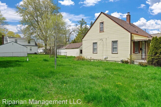 Building Photo - 2 br, 1 bath House - 22063 Cushing Ave