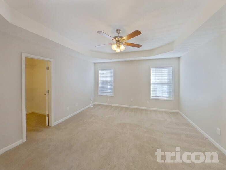 Building Photo - 348 Shadowbrooke Cir SW