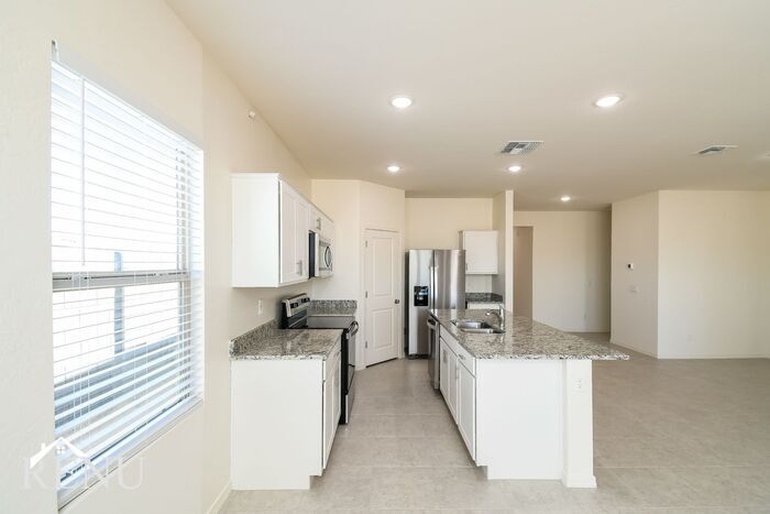 Building Photo - 35579 W San Capistrano Ave