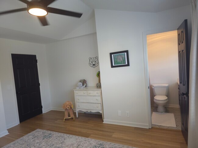 Building Photo - 1000 Mallery St Ext