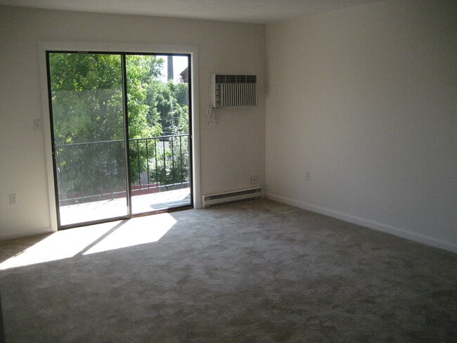 Building Photo - 20 Amici Way