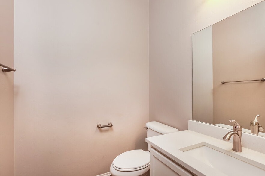 Building Photo - 476 East Placita Rejilla