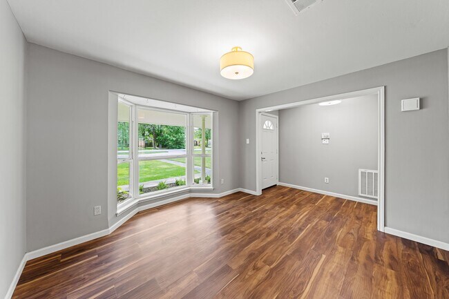 Building Photo - 25802 Maplewood Dr