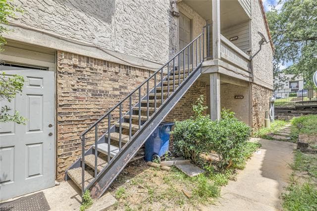 Building Photo - 6034 Stoneybrook Dr
